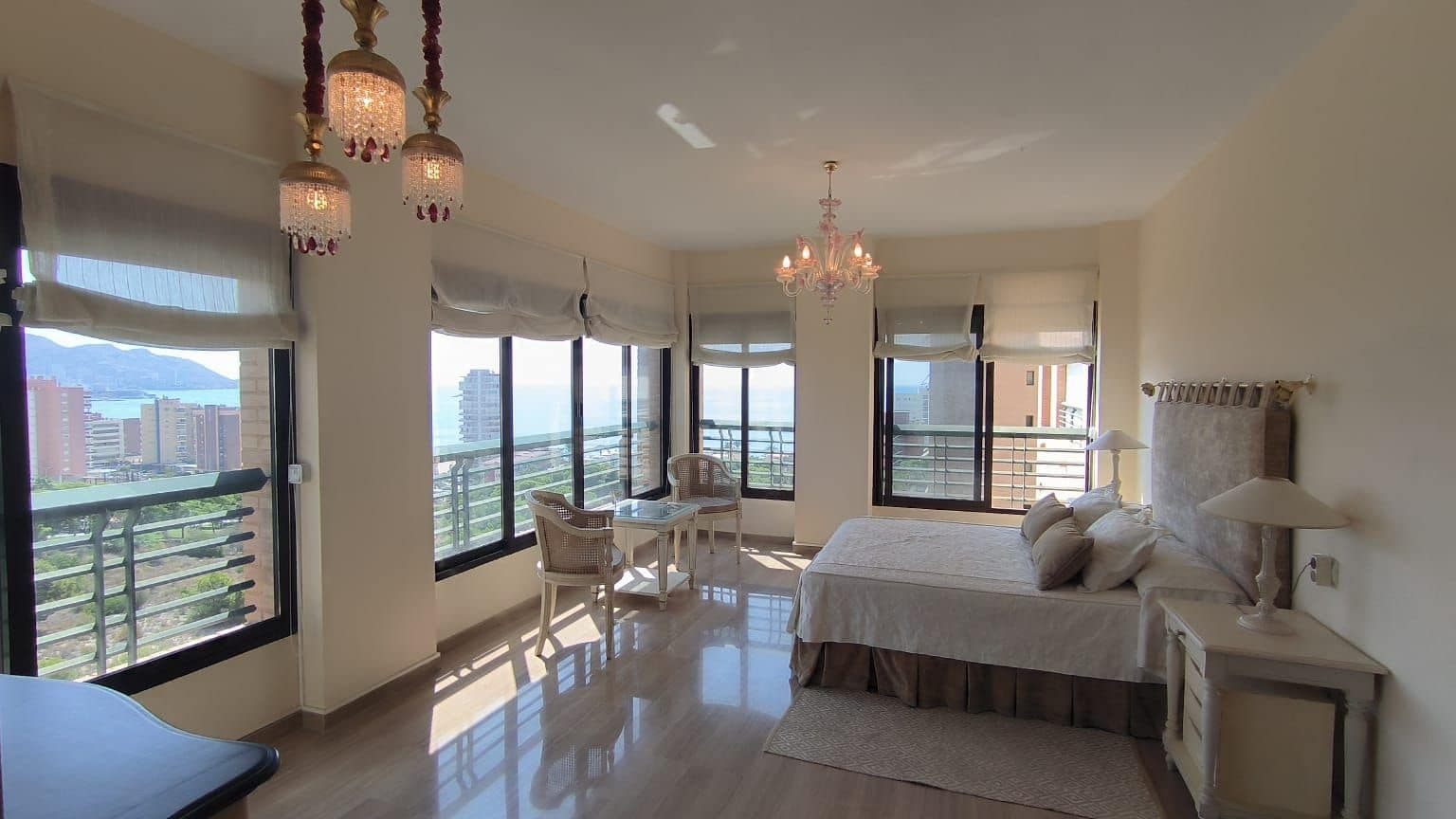 Apartamento de 3 habitaciones en Benidorm en venta con piscina garaje - 995.000 € (Ref: 9165476)