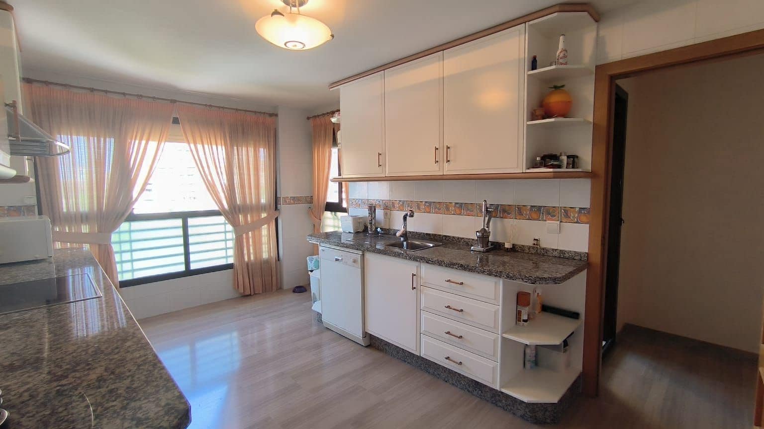 Apartamento de 3 habitaciones en Benidorm en venta con piscina garaje - 995.000 € (Ref: 9165476)