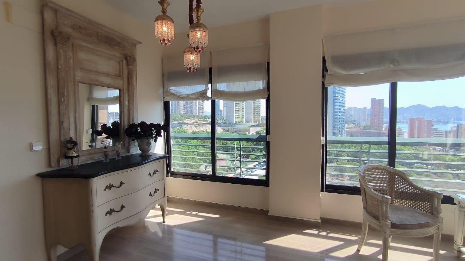 Apartamento de 3 habitaciones en Benidorm en venta con piscina garaje - 995.000 € (Ref: 9165476)