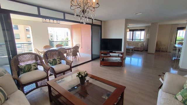 Apartamento de 3 habitaciones en Benidorm en venta con piscina garaje - 995.000 € (Ref: 9165476)