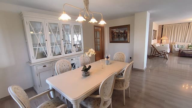 Apartamento de 3 habitaciones en Benidorm en venta con piscina garaje - 995.000 € (Ref: 9165476)