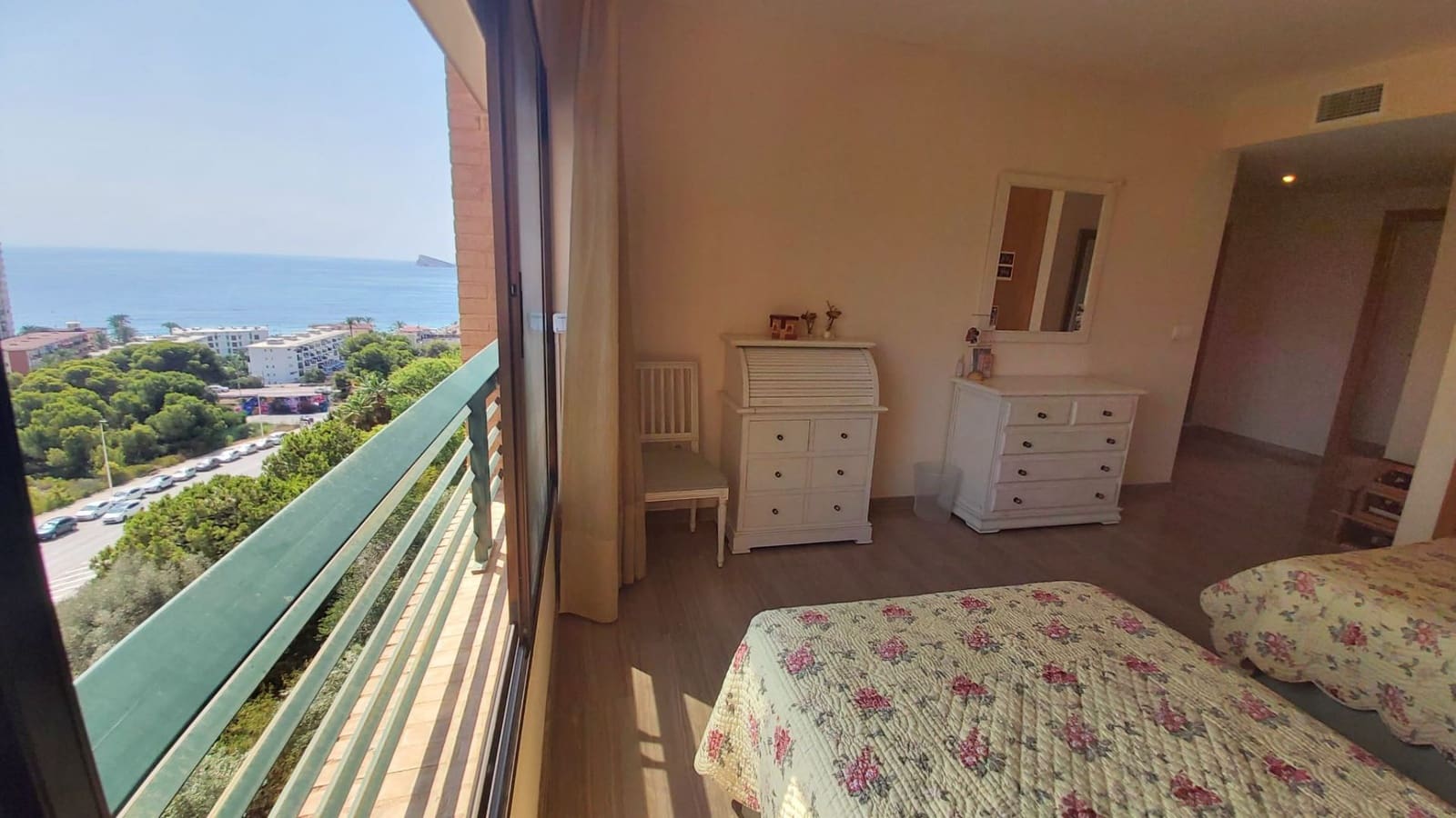 Apartamento de 3 habitaciones en Benidorm en venta con piscina garaje - 995.000 € (Ref: 9165476)