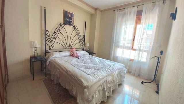 4 makuuhuone Huvila myytävänä paikassa La Nucia mukana 
autotalli - 307 000 € (Ref: 9183249)