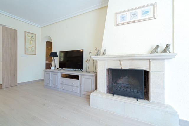 Chalet de 3 habitaciones en La Nucia en venta con piscina - 550.000 € (Ref: 9263978)