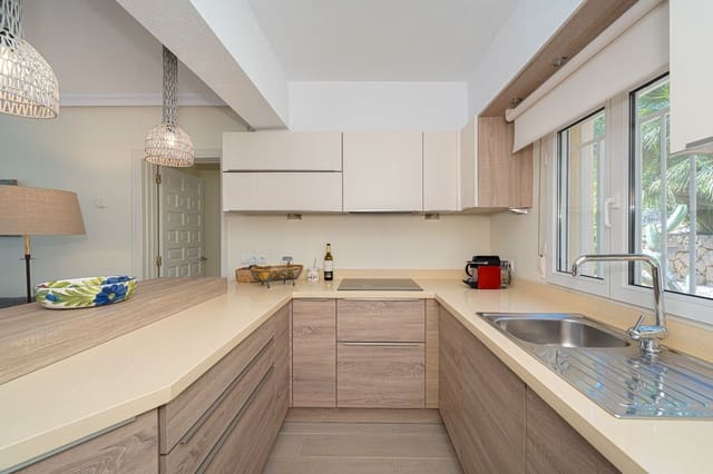 Chalet de 3 habitaciones en La Nucia en venta con piscina - 550.000 € (Ref: 9263978)