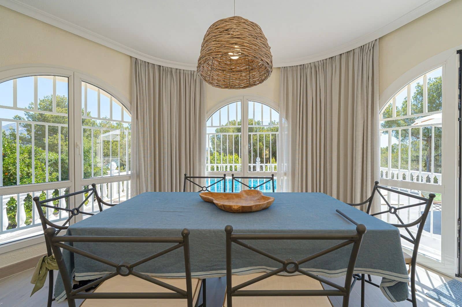 3 bedroom Villa for sale in La Nucia with pool - € 550,000 (Ref: 9263978)