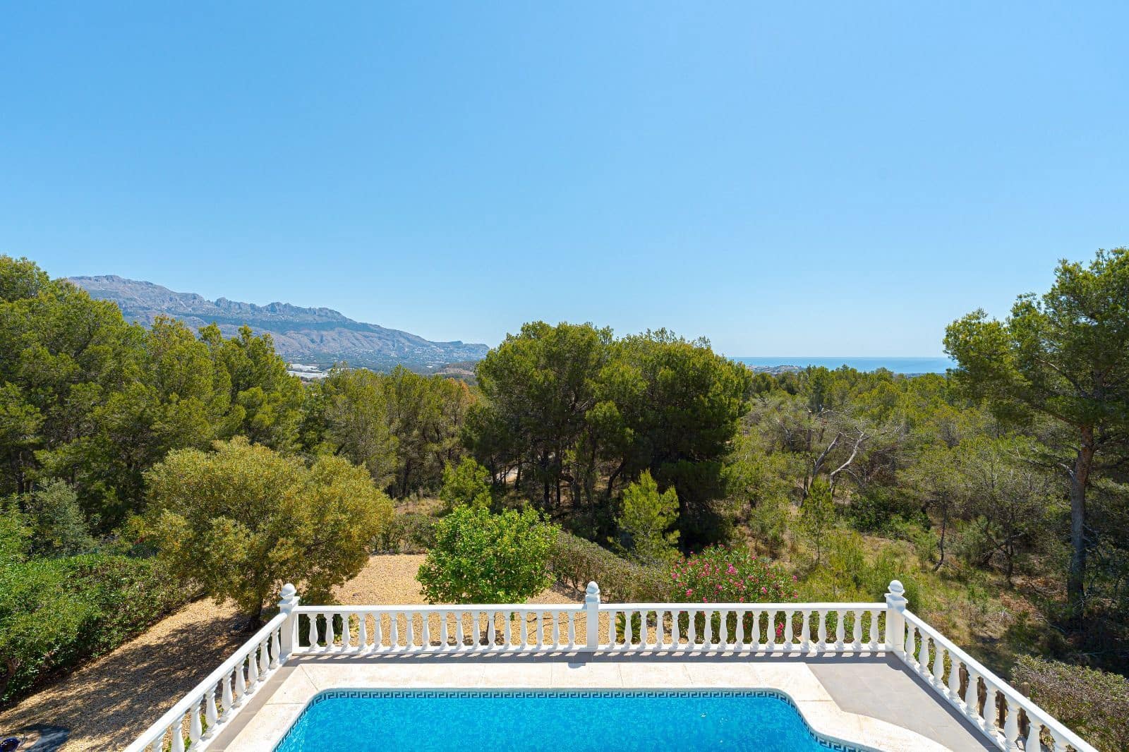 3 bedroom Villa for sale in La Nucia with pool - € 550,000 (Ref: 9263978)