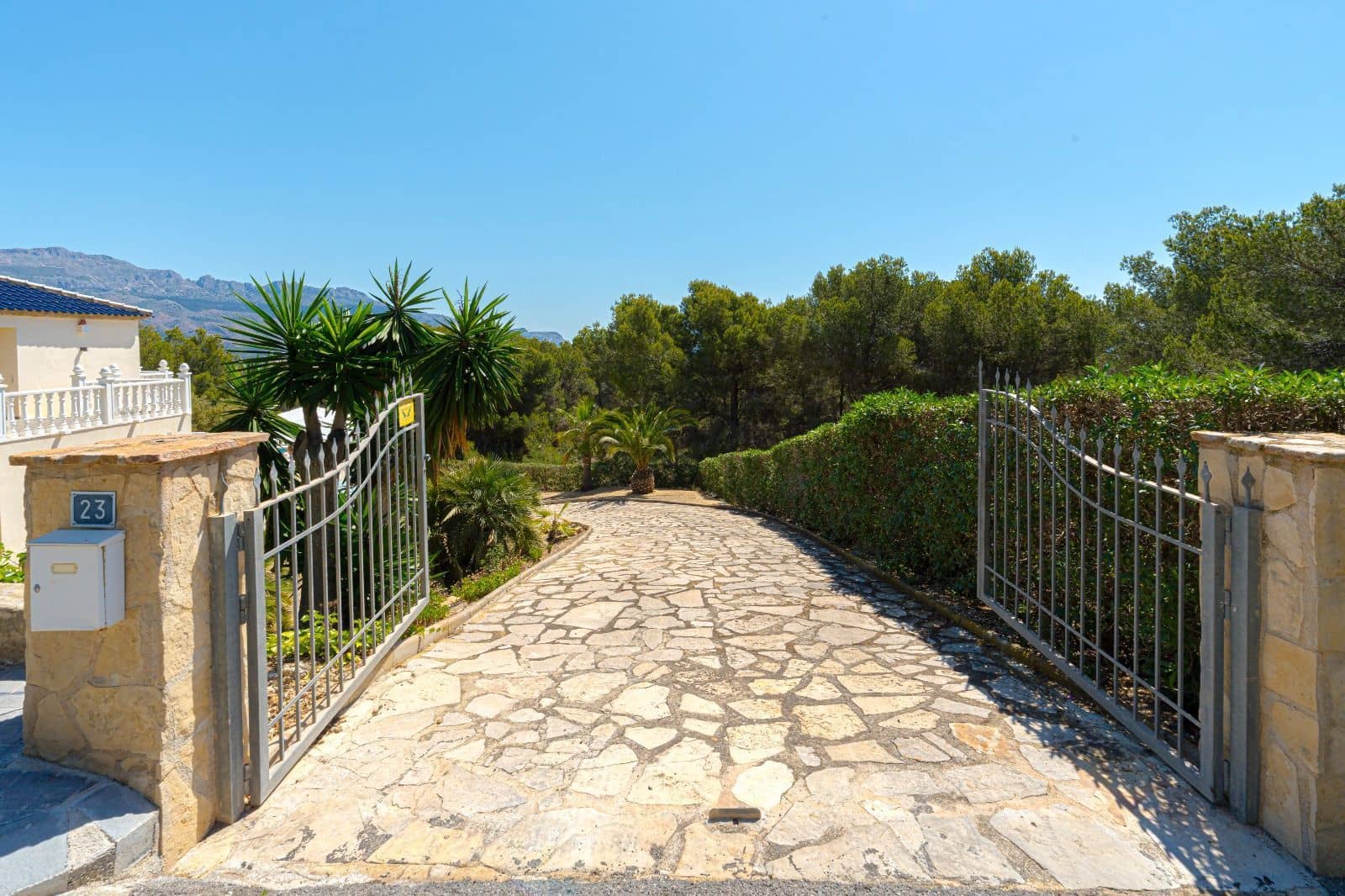 3 bedroom Villa for sale in La Nucia with pool - € 550,000 (Ref: 9263978)