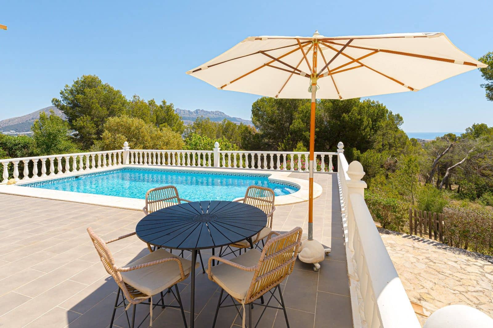 3 bedroom Villa for sale in La Nucia with pool - € 550,000 (Ref: 9263978)