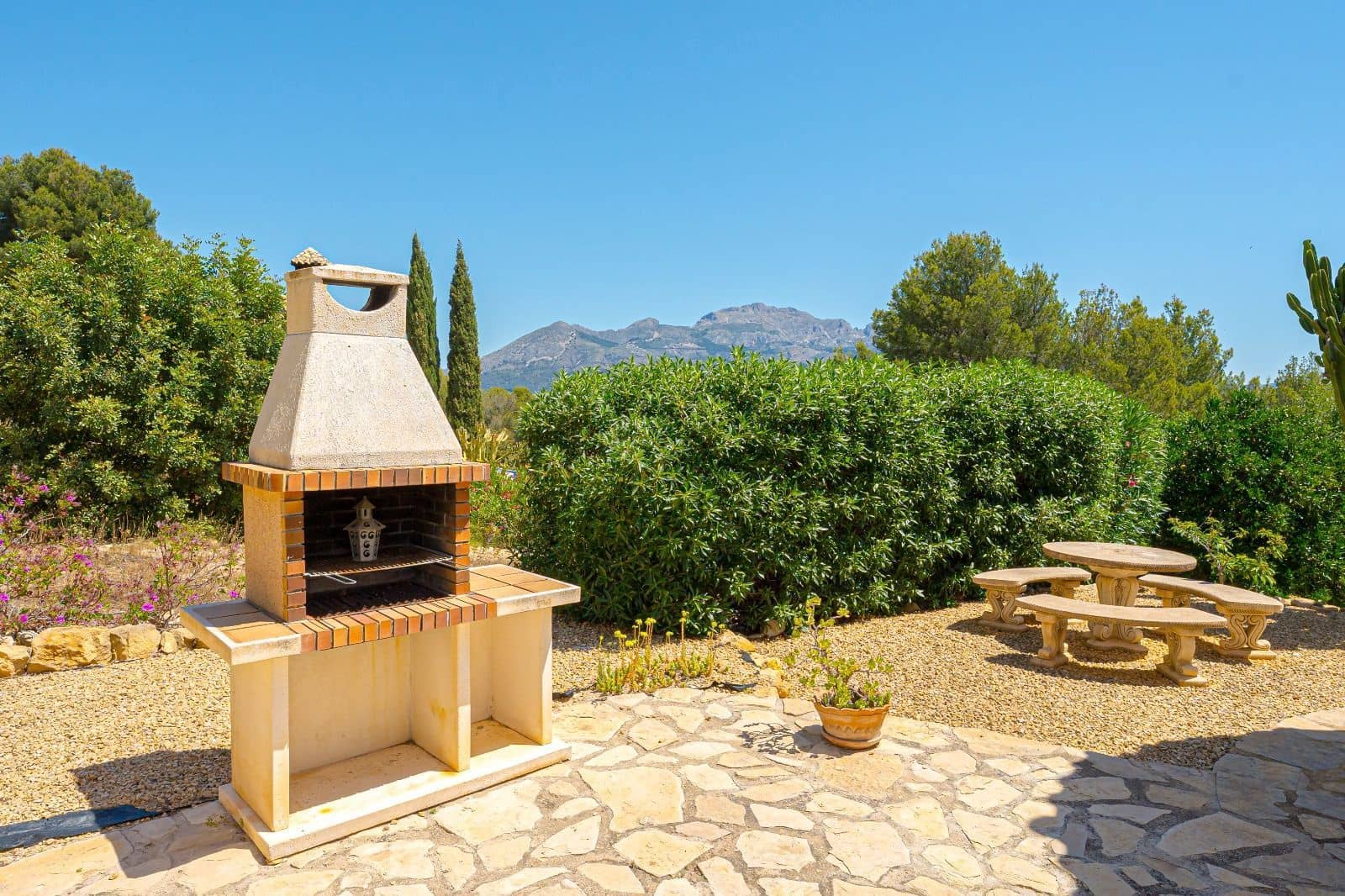 3 bedroom Villa for sale in La Nucia with pool - € 550,000 (Ref: 9263978)