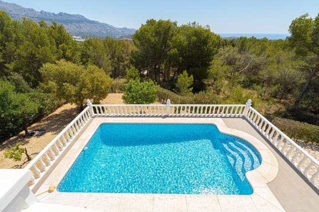 Chalet de 3 habitaciones en La Nucia en venta con piscina - 550.000 € (Ref: 9263978)