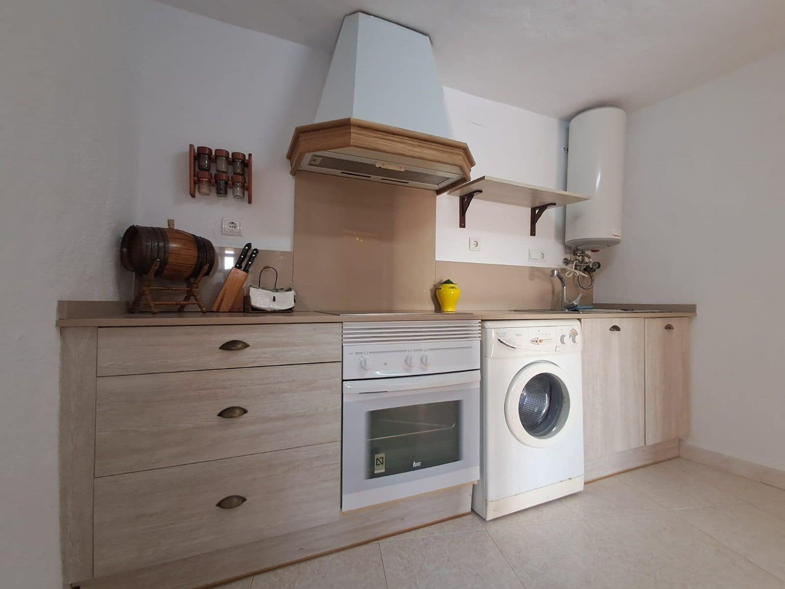 Chalet de 2 habitaciones en La Nucia en venta con piscina - 180.000 € (Ref: 9290942)