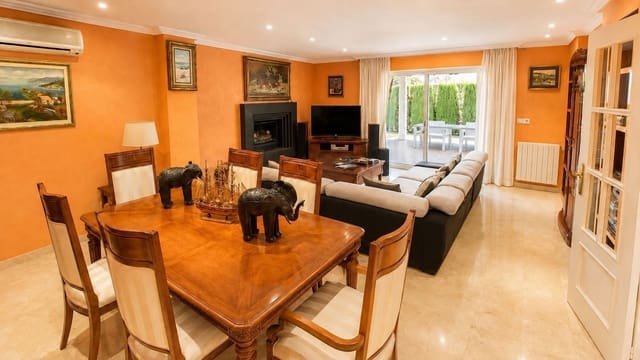 4 bedroom Villa for sale in Benidorm with pool garage - € 625,000 (Ref: 9334352)