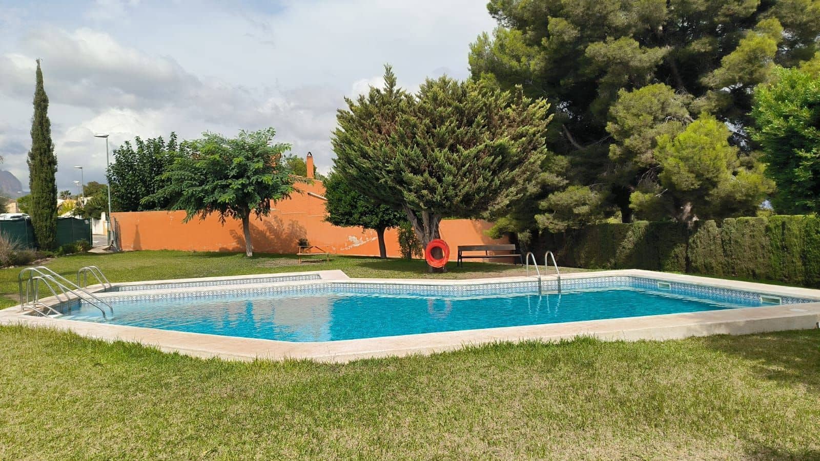 Chalet de 3 habitaciones en La Nucia en venta con piscina - 298.000 € (Ref: 9334353)