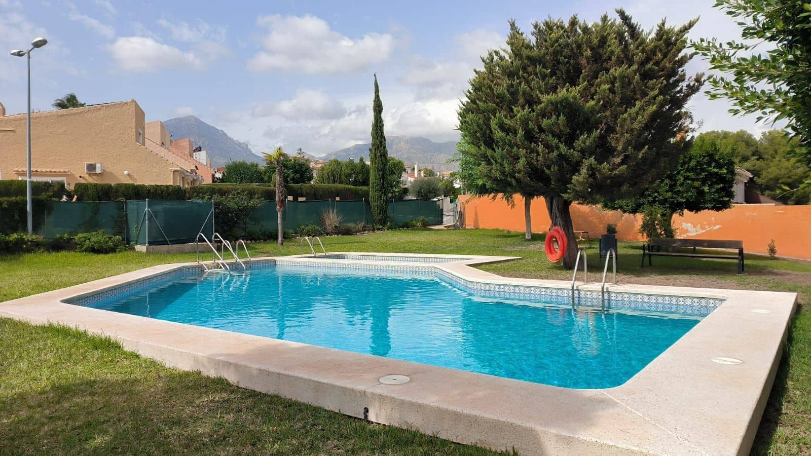 Chalet de 3 habitaciones en La Nucia en venta con piscina - 298.000 € (Ref: 9334353)