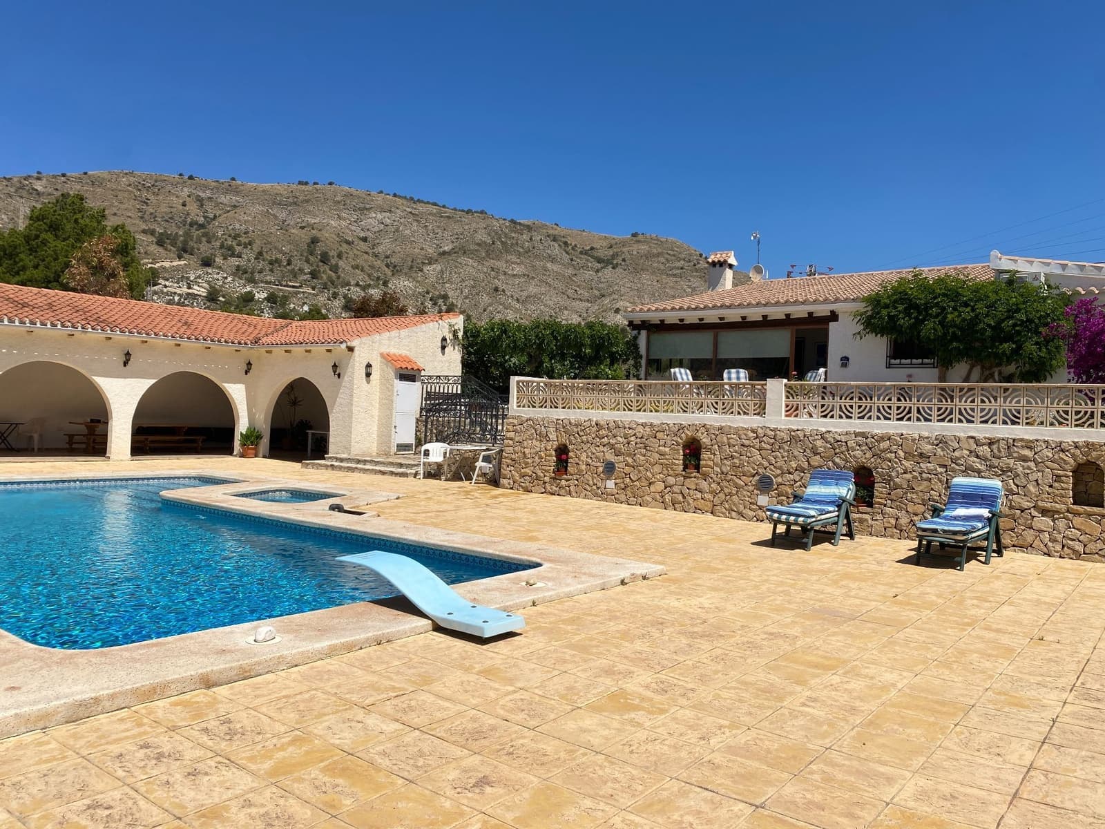 3 soveværelse Villa til salg i Orxeta med swimmingpool garage - € 490.000 (Ref: 9400348)