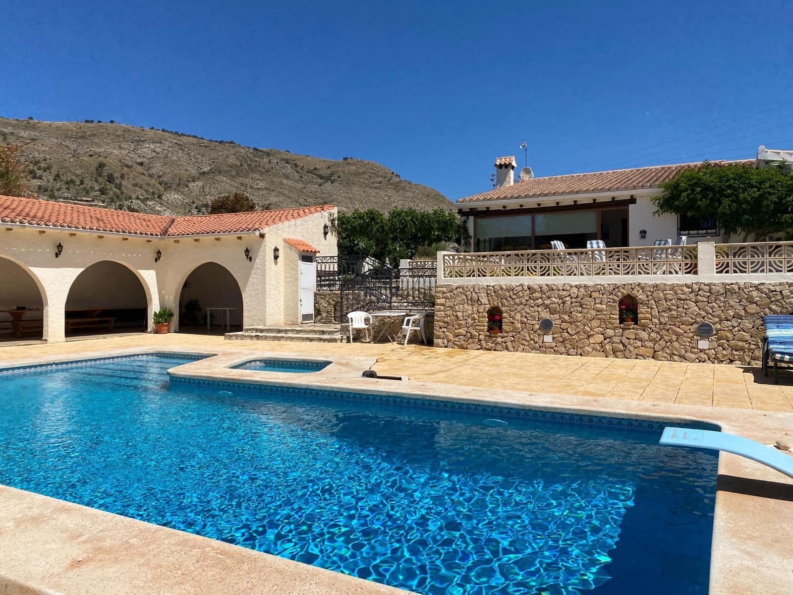 3 soveværelse Villa til salg i Orxeta med swimmingpool garage - € 490.000 (Ref: 9400348)