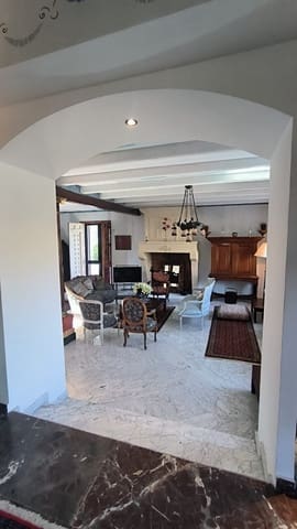 3 bedroom Villa for sale in Guadalest with garage - € 530,000 (Ref: 9402850)