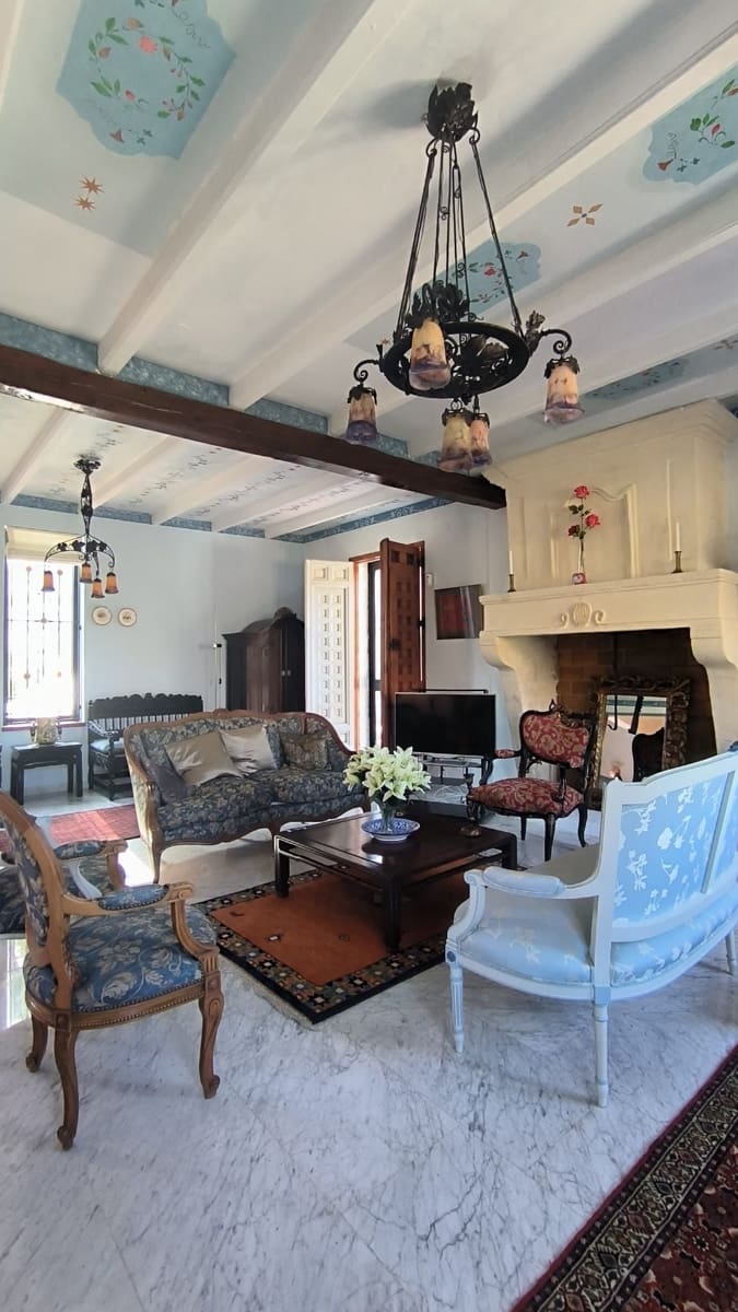 3 bedroom Villa for sale in Guadalest with garage - € 530,000 (Ref: 9402850)