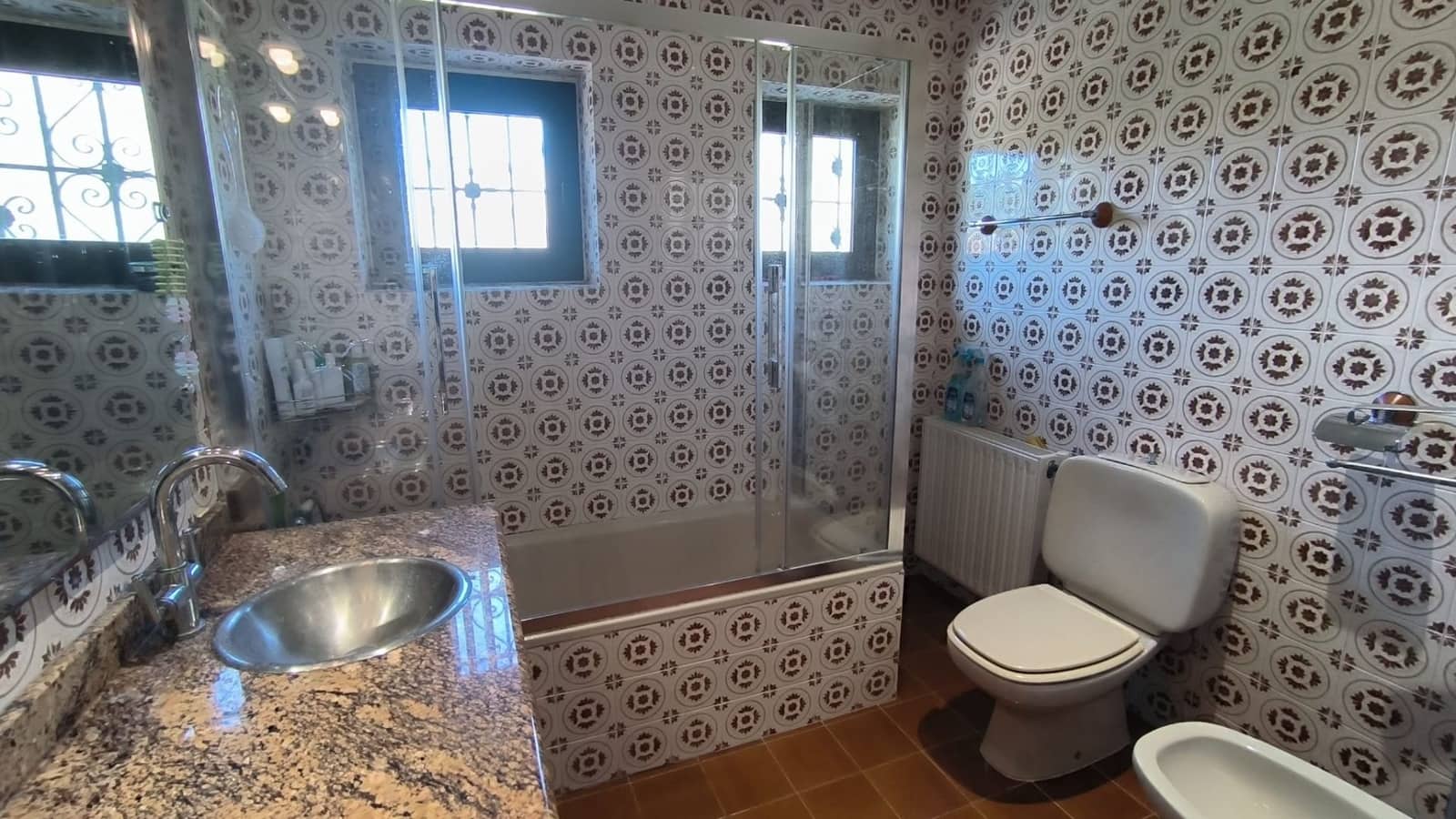 3 bedroom Villa for sale in Guadalest with garage - € 530,000 (Ref: 9402850)