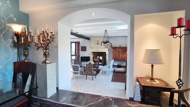 3 bedroom Villa for sale in Guadalest with garage - € 530,000 (Ref: 9402850)