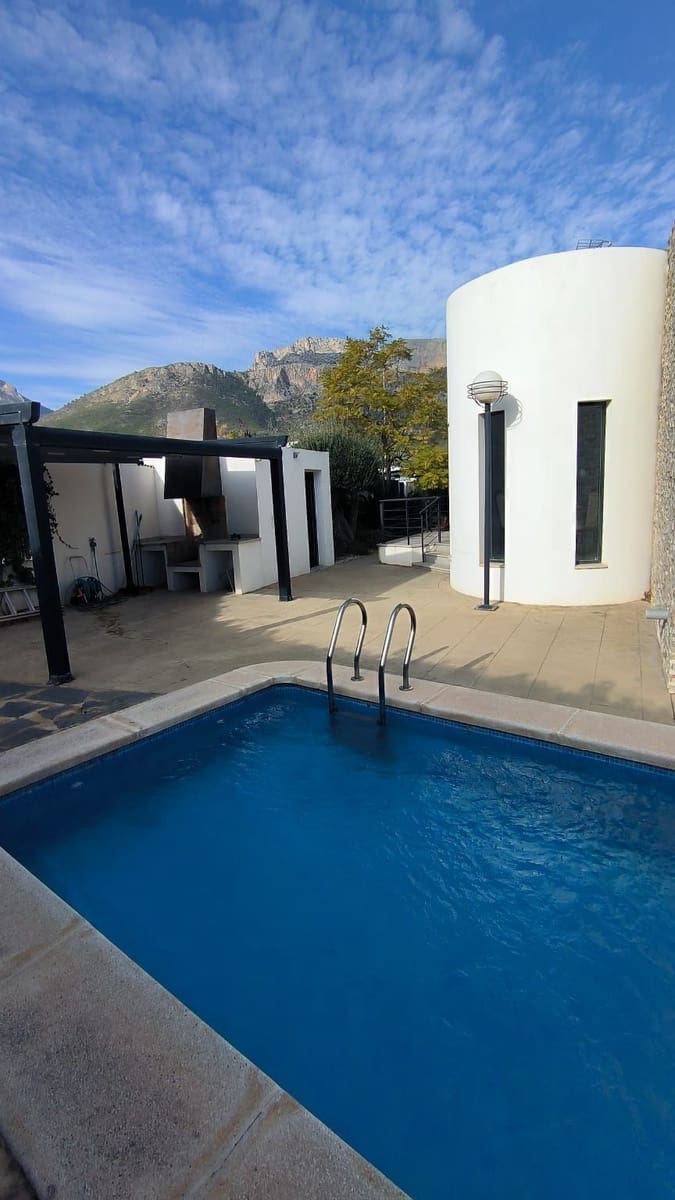 Chalet de 3 habitaciones en Polop en venta con piscina garaje - 435.000 € (Ref: 9445755)