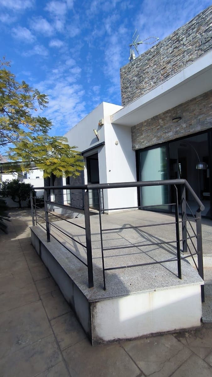 Chalet de 3 habitaciones en Polop en venta con piscina garaje - 435.000 € (Ref: 9445755)