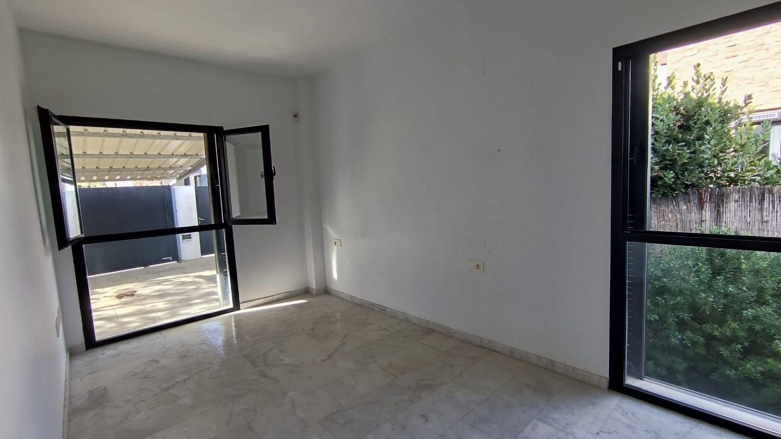 Chalet de 3 habitaciones en Polop en venta con piscina garaje - 435.000 € (Ref: 9445755)