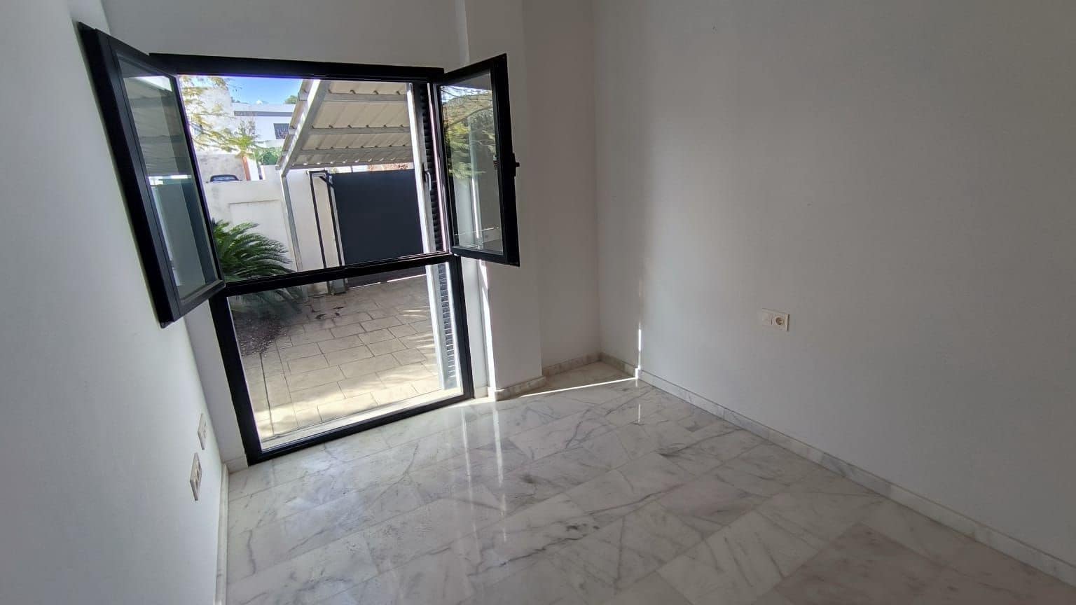 Chalet de 3 habitaciones en Polop en venta con piscina garaje - 435.000 € (Ref: 9445755)