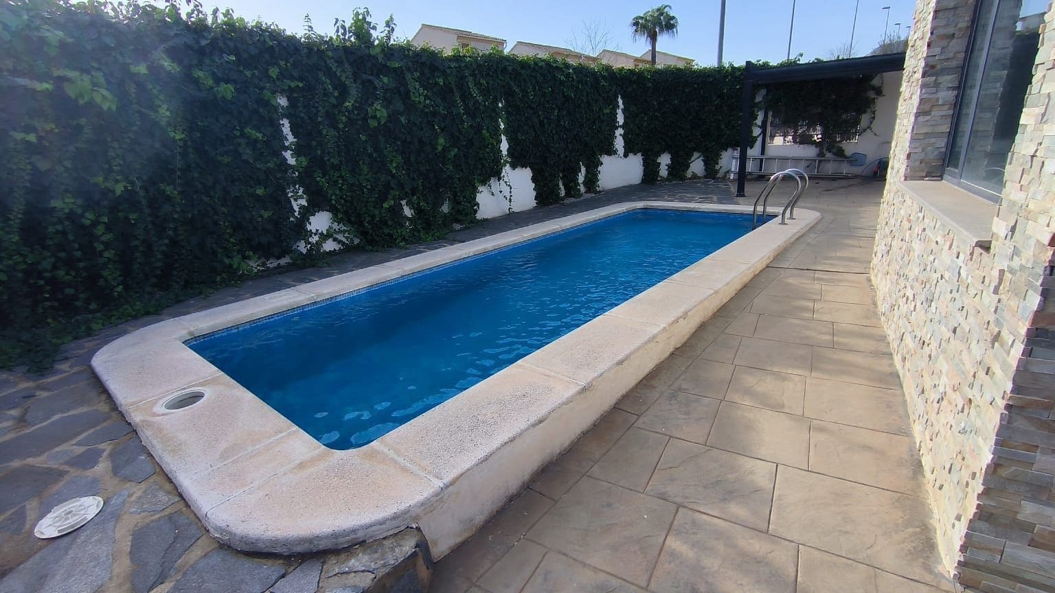 Chalet de 3 habitaciones en Polop en venta con piscina garaje - 435.000 € (Ref: 9445755)