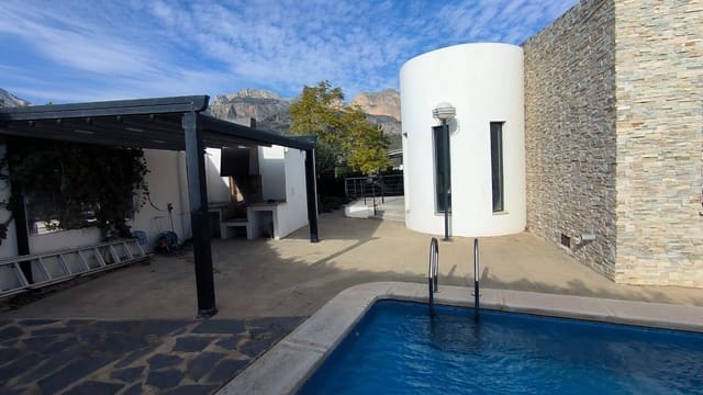 Chalet de 3 habitaciones en Polop en venta con piscina garaje - 435.000 € (Ref: 9445755)