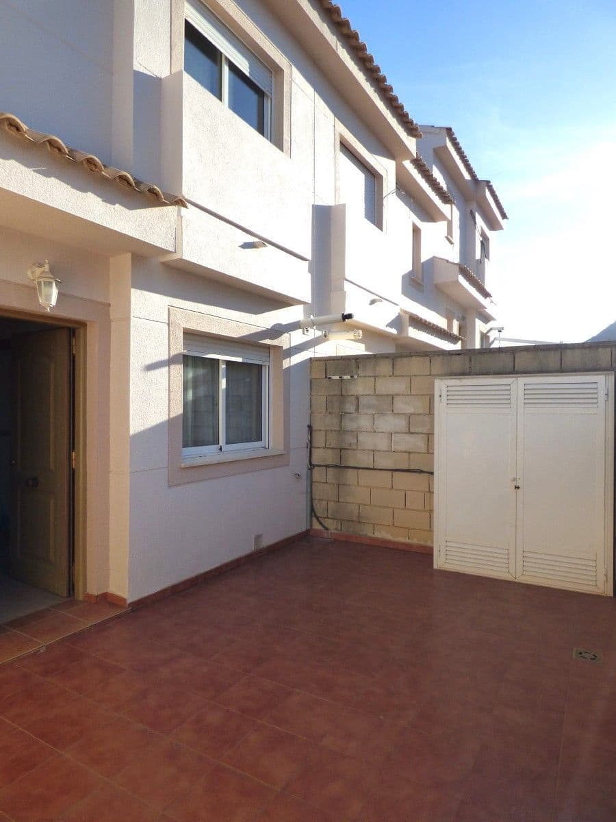 2 makuuhuone Huvila myytävänä paikassa Polop mukana uima-altaan 
autotalli - 223 000 € (Ref: 9643709)