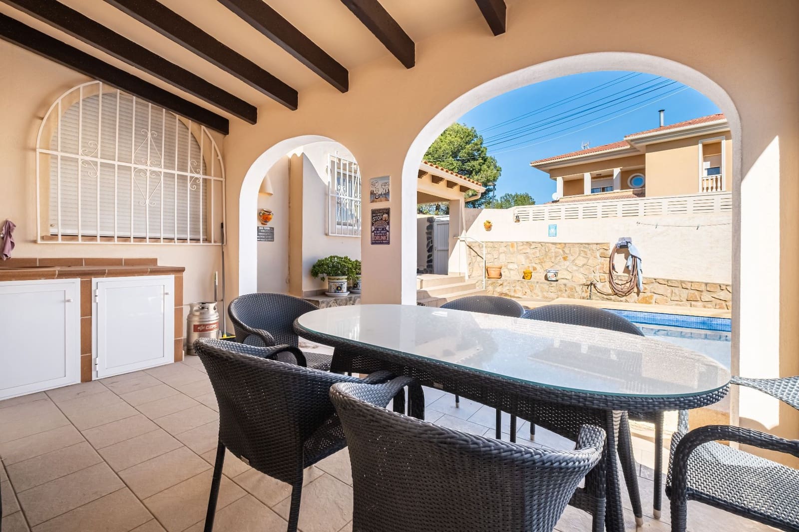 3 sypialnia Willa na sprzedaż w Alfaz del Pi / L'Alfas del Pi z basenem garażem - 385 000 € (Ref: 9665873)