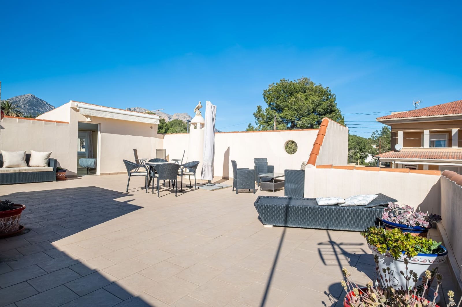 3 sypialnia Willa na sprzedaż w Alfaz del Pi / L'Alfas del Pi z basenem garażem - 385 000 € (Ref: 9665873)