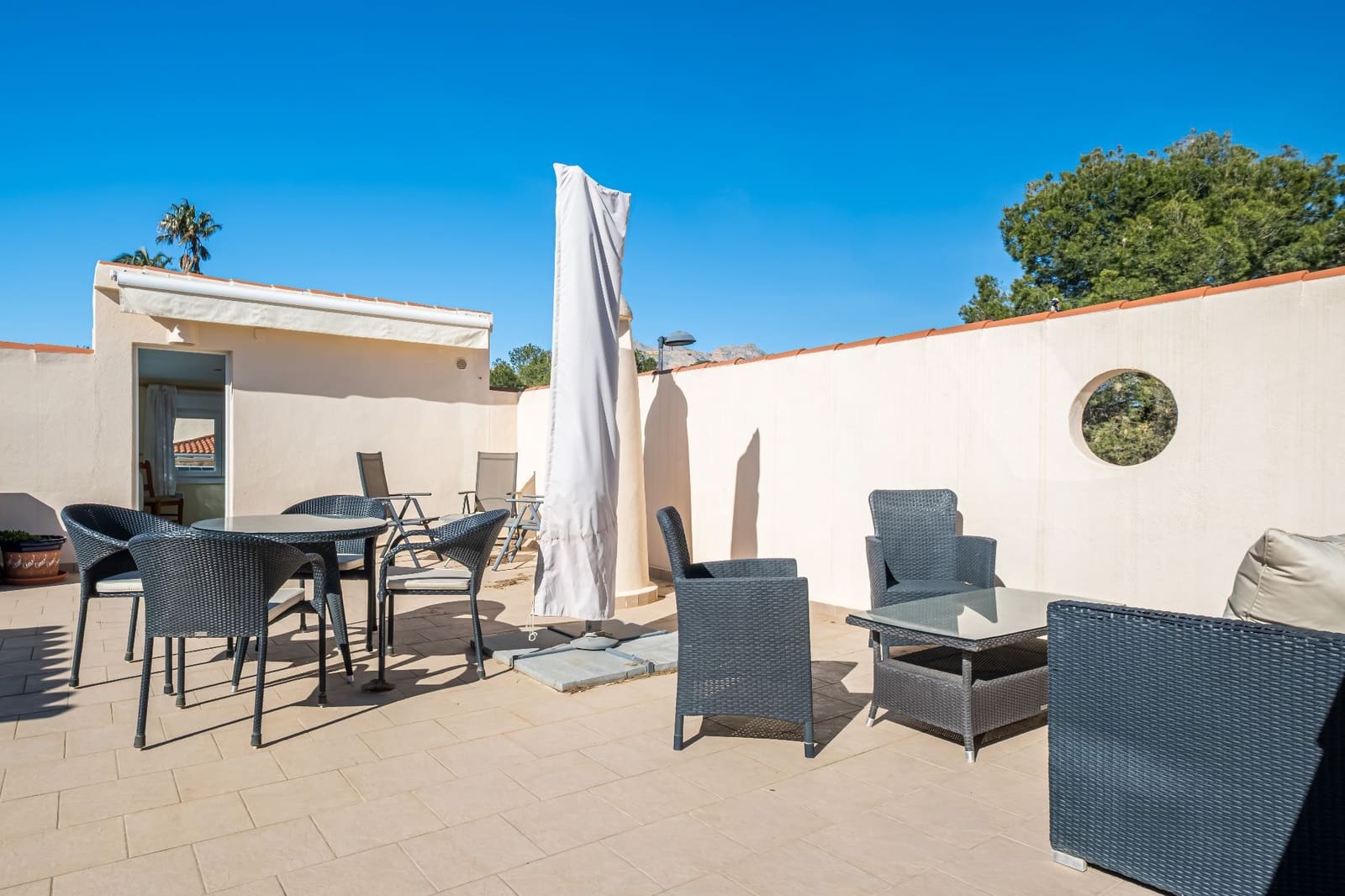 3 sypialnia Willa na sprzedaż w Alfaz del Pi / L'Alfas del Pi z basenem garażem - 385 000 € (Ref: 9665873)