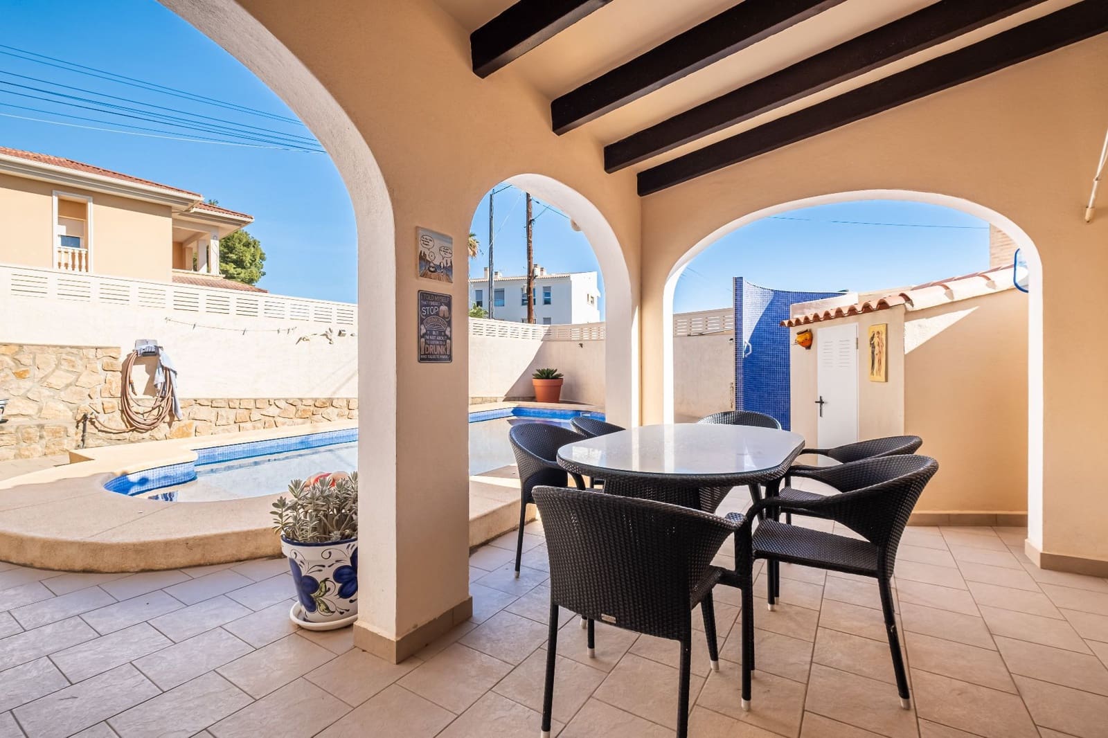 3 sypialnia Willa na sprzedaż w Alfaz del Pi / L'Alfas del Pi z basenem garażem - 385 000 € (Ref: 9665873)