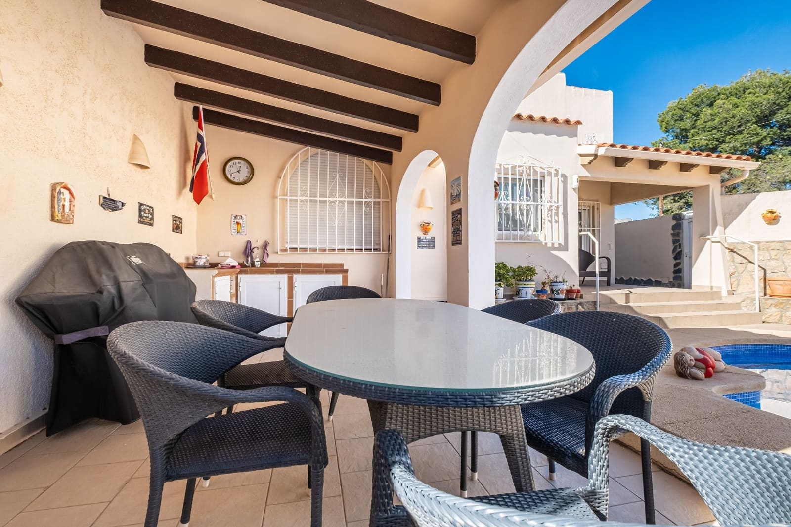 3 sypialnia Willa na sprzedaż w Alfaz del Pi / L'Alfas del Pi z basenem garażem - 385 000 € (Ref: 9665873)