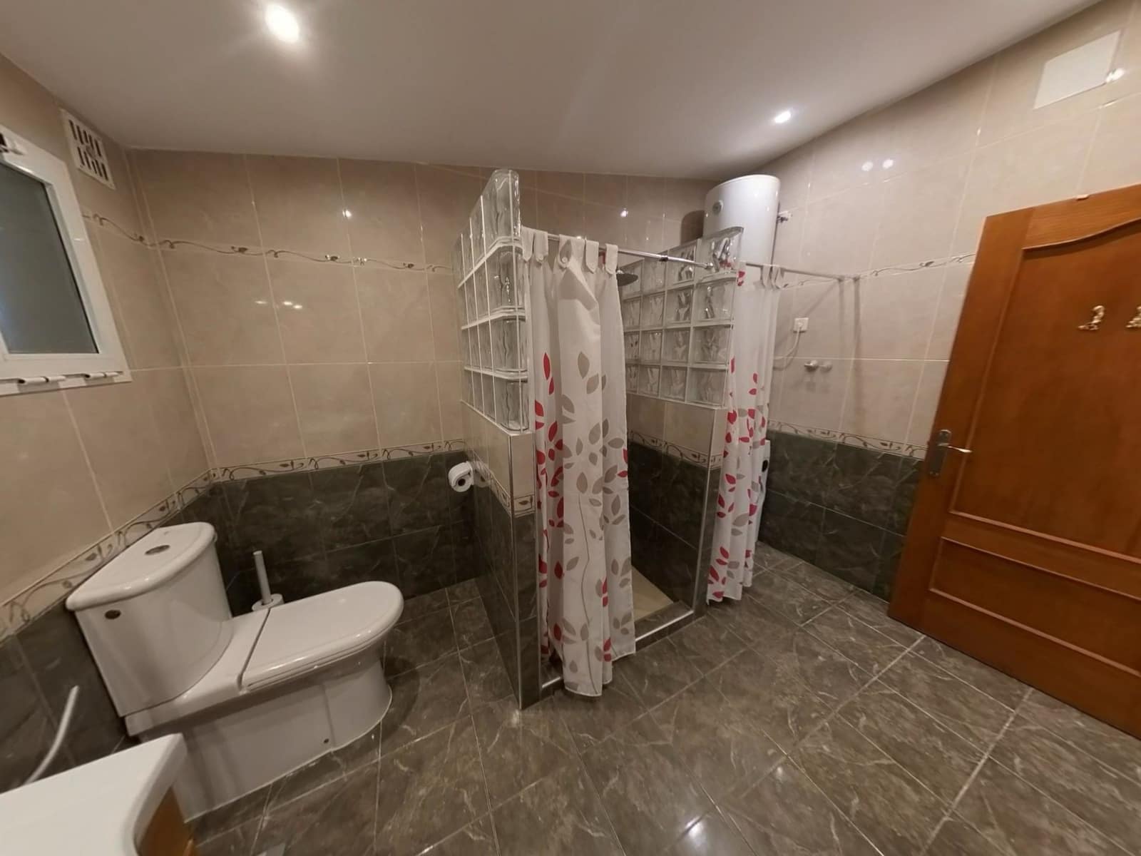 3 makuuhuone Huvila myytävänä paikassa Alfaz del Pi / L'Alfas del Pi mukana uima-altaan 
autotalli - 385 000 € (Ref: 9665873)