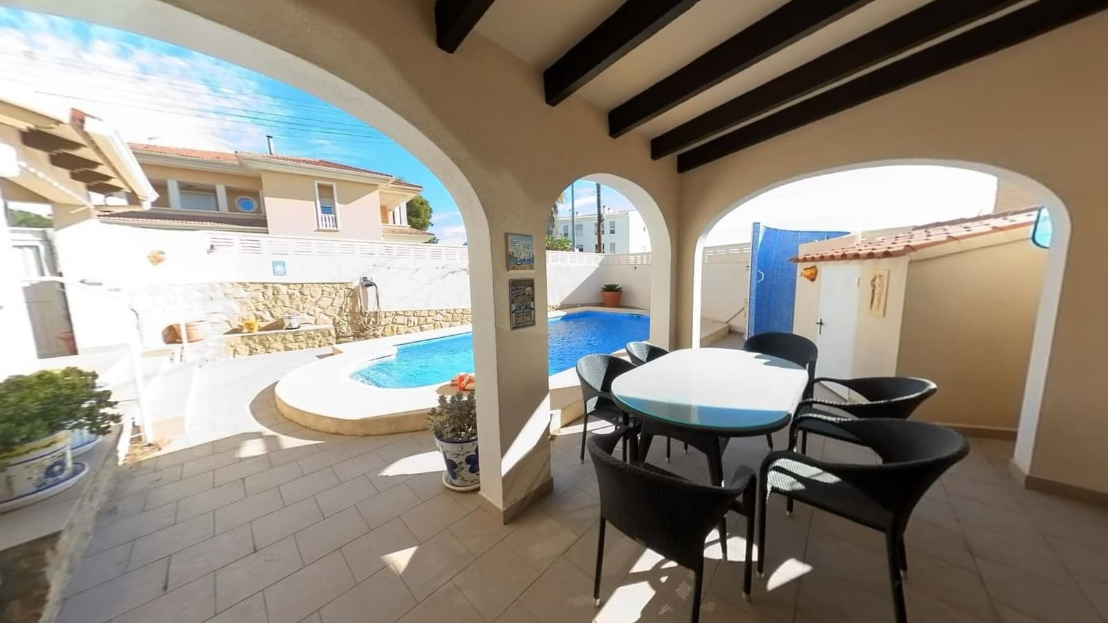 3 makuuhuone Huvila myytävänä paikassa Alfaz del Pi / L'Alfas del Pi mukana uima-altaan 
autotalli - 385 000 € (Ref: 9665873)