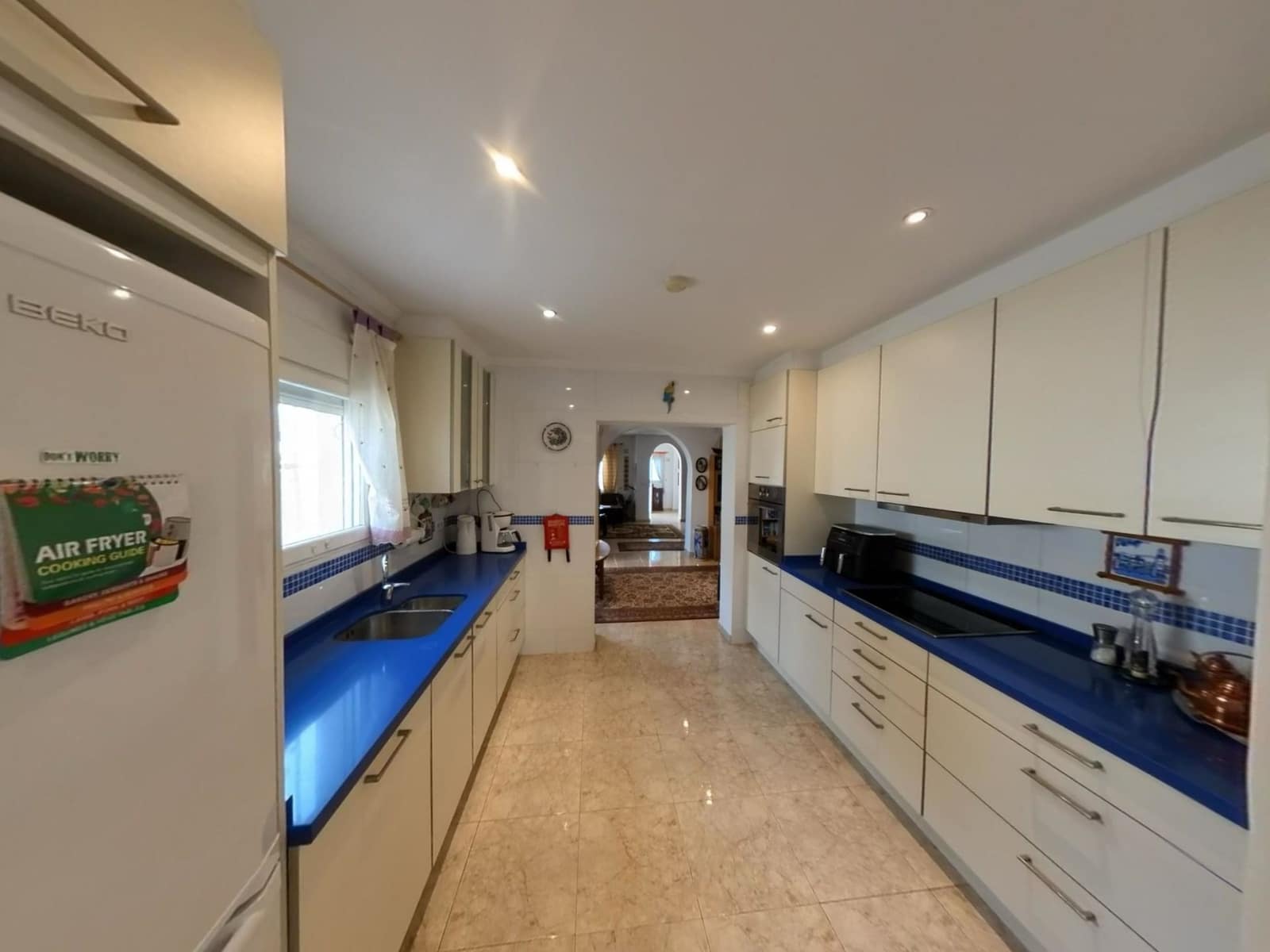 3 makuuhuone Huvila myytävänä paikassa Alfaz del Pi / L'Alfas del Pi mukana uima-altaan 
autotalli - 385 000 € (Ref: 9665873)