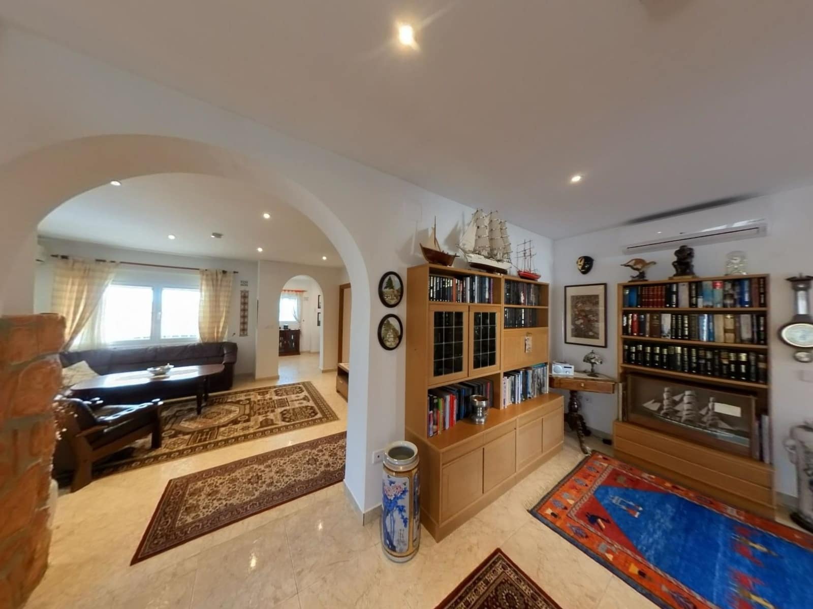 3 makuuhuone Huvila myytävänä paikassa Alfaz del Pi / L'Alfas del Pi mukana uima-altaan 
autotalli - 385 000 € (Ref: 9665873)