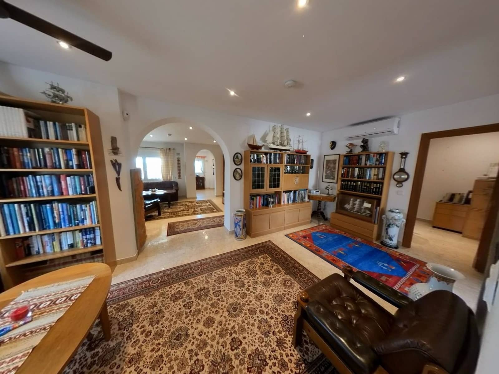 3 makuuhuone Huvila myytävänä paikassa Alfaz del Pi / L'Alfas del Pi mukana uima-altaan 
autotalli - 385 000 € (Ref: 9665873)