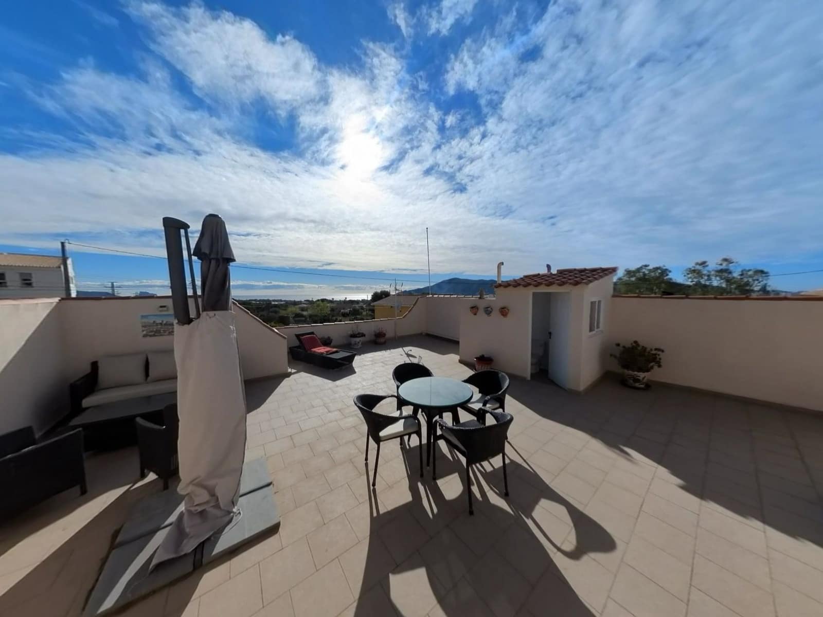 3 makuuhuone Huvila myytävänä paikassa Alfaz del Pi / L'Alfas del Pi mukana uima-altaan 
autotalli - 385 000 € (Ref: 9665873)