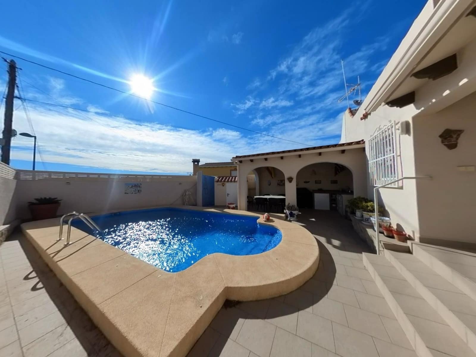 3 makuuhuone Huvila myytävänä paikassa Alfaz del Pi / L'Alfas del Pi mukana uima-altaan 
autotalli - 385 000 € (Ref: 9665873)