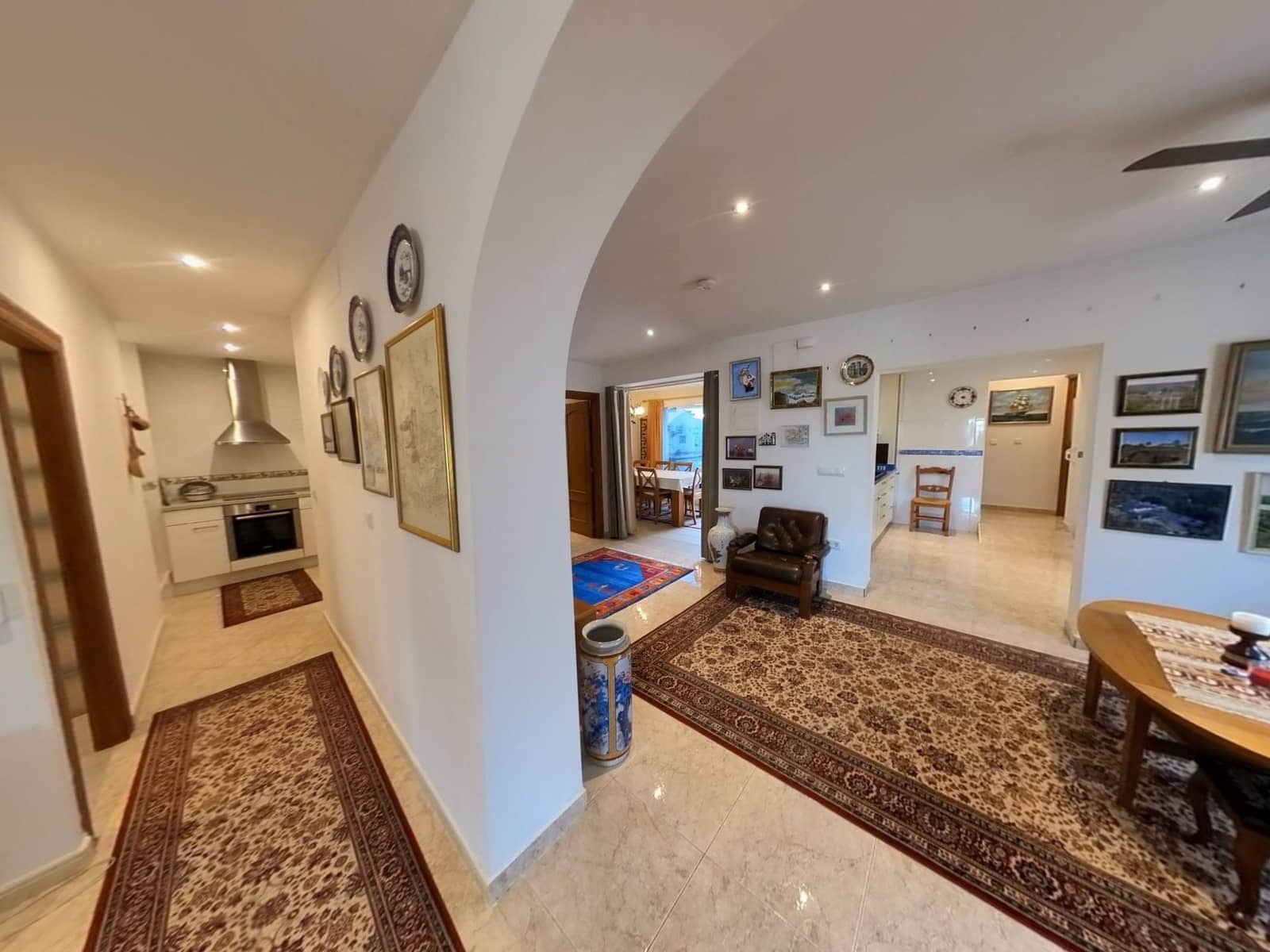 3 makuuhuone Huvila myytävänä paikassa Alfaz del Pi / L'Alfas del Pi mukana uima-altaan 
autotalli - 385 000 € (Ref: 9665873)