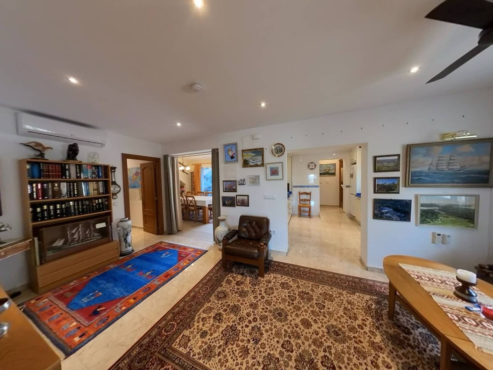 3 makuuhuone Huvila myytävänä paikassa Alfaz del Pi / L'Alfas del Pi mukana uima-altaan 
autotalli - 385 000 € (Ref: 9665873)