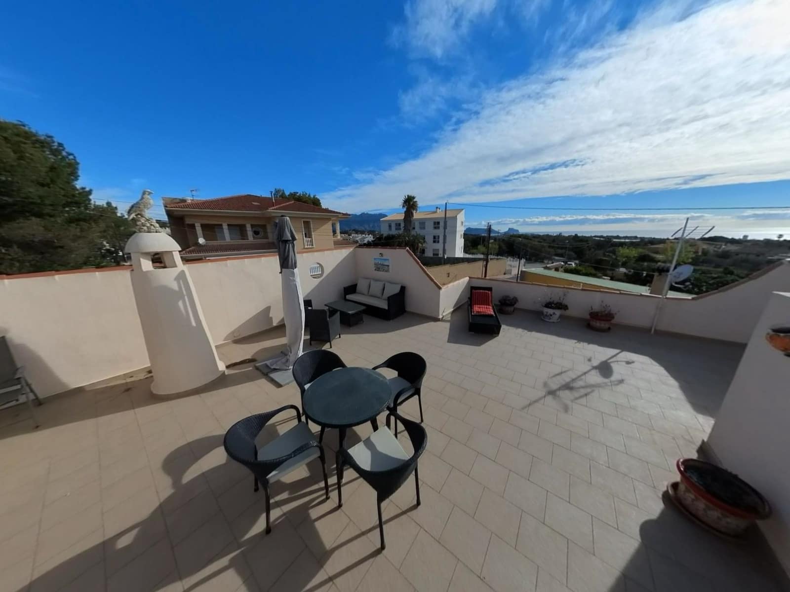 3 makuuhuone Huvila myytävänä paikassa Alfaz del Pi / L'Alfas del Pi mukana uima-altaan 
autotalli - 385 000 € (Ref: 9665873)