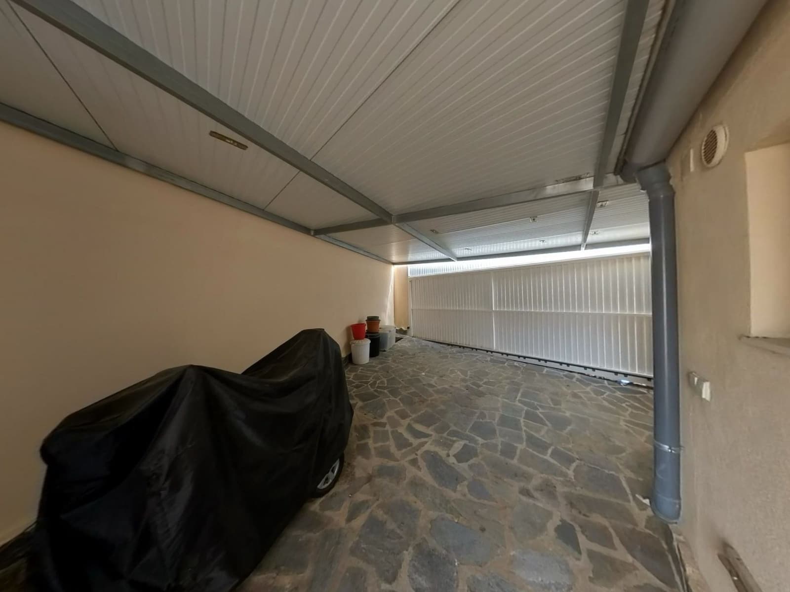 3 makuuhuone Huvila myytävänä paikassa Alfaz del Pi / L'Alfas del Pi mukana uima-altaan 
autotalli - 385 000 € (Ref: 9665873)