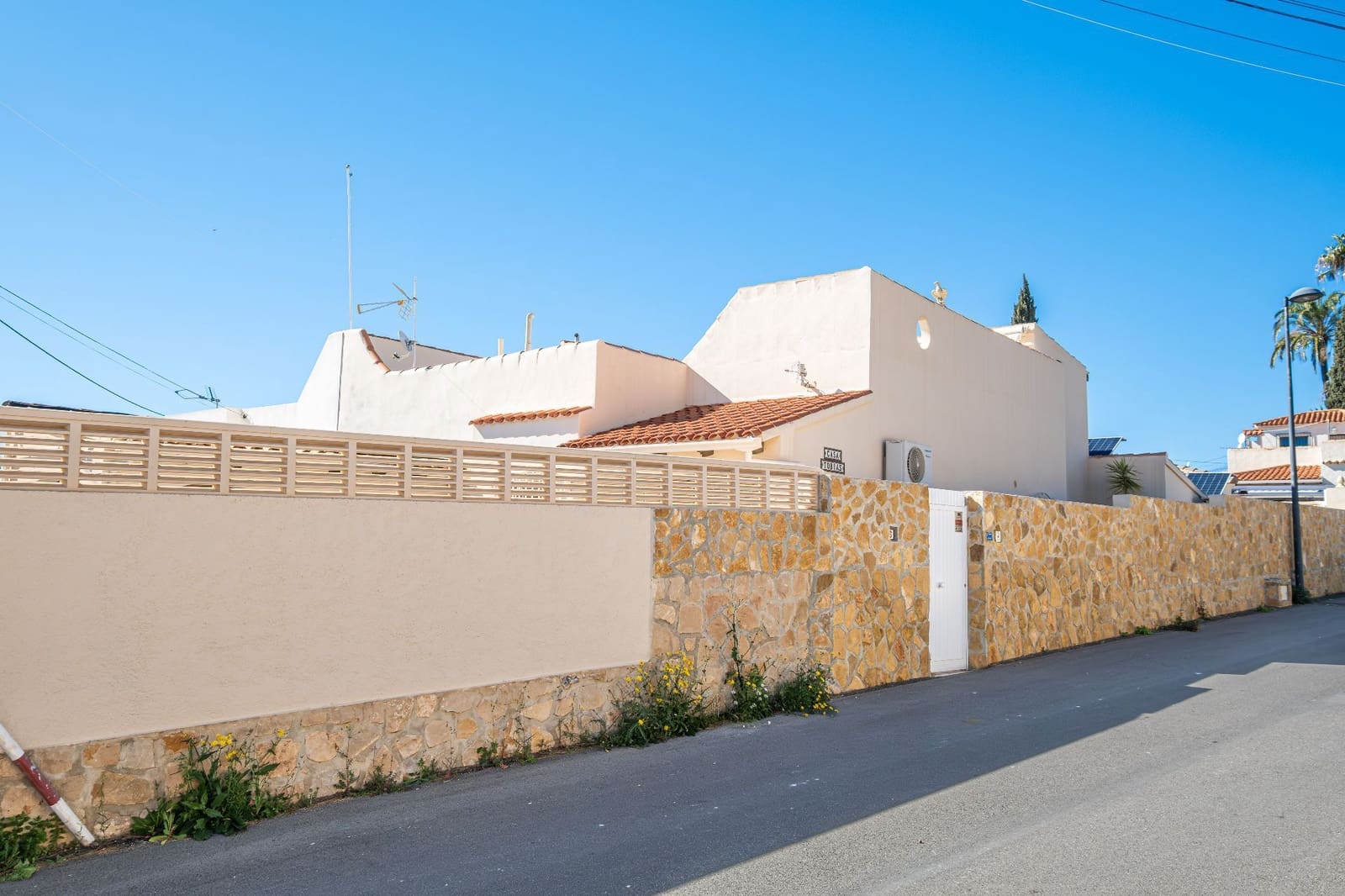 3 bedroom Villa for sale in Alfaz del Pi / L'Alfas del Pi with pool garage - € 385,000 (Ref: 9665873)