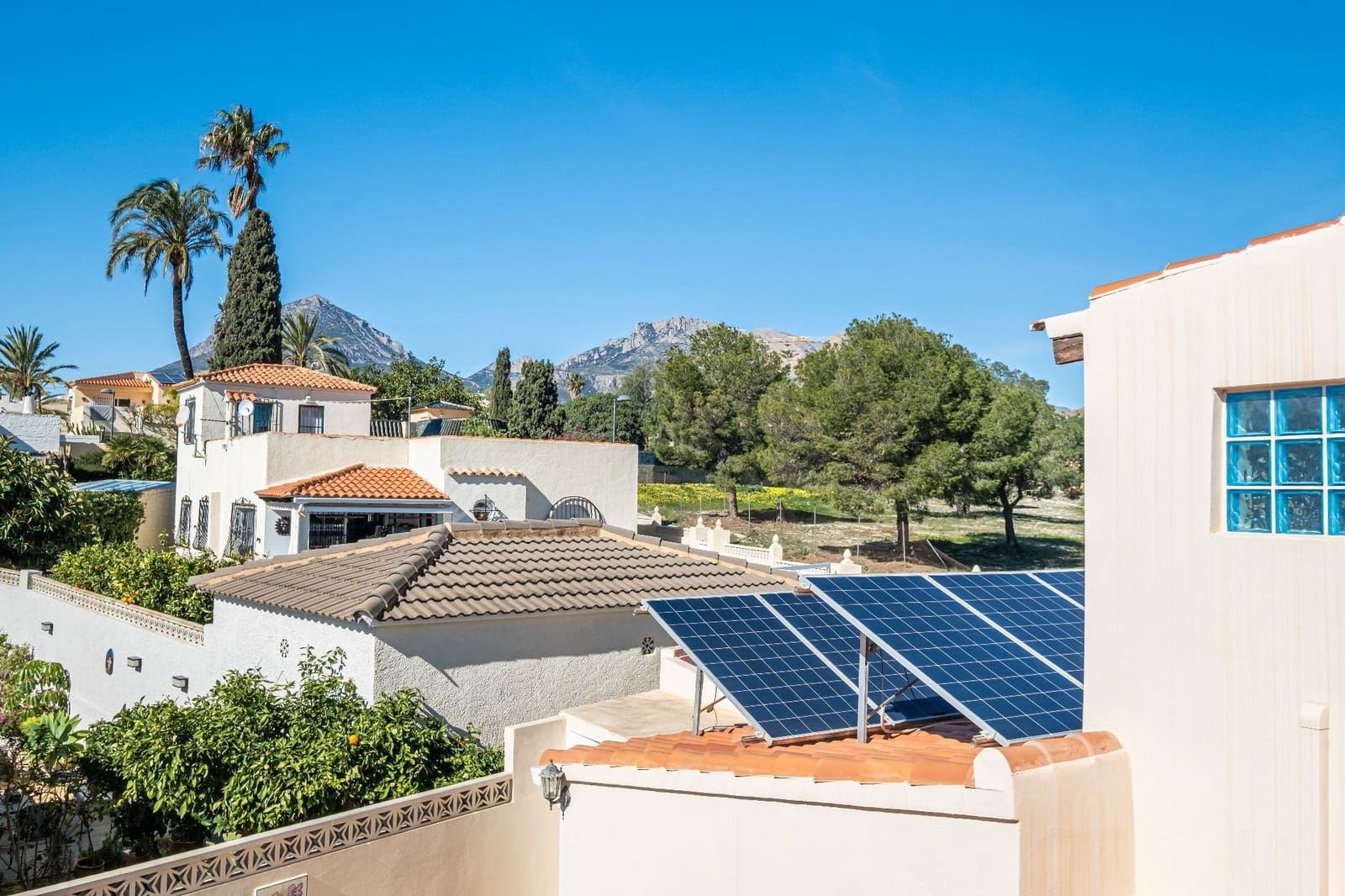 3 bedroom Villa for sale in Alfaz del Pi / L'Alfas del Pi with pool garage - € 385,000 (Ref: 9665873)